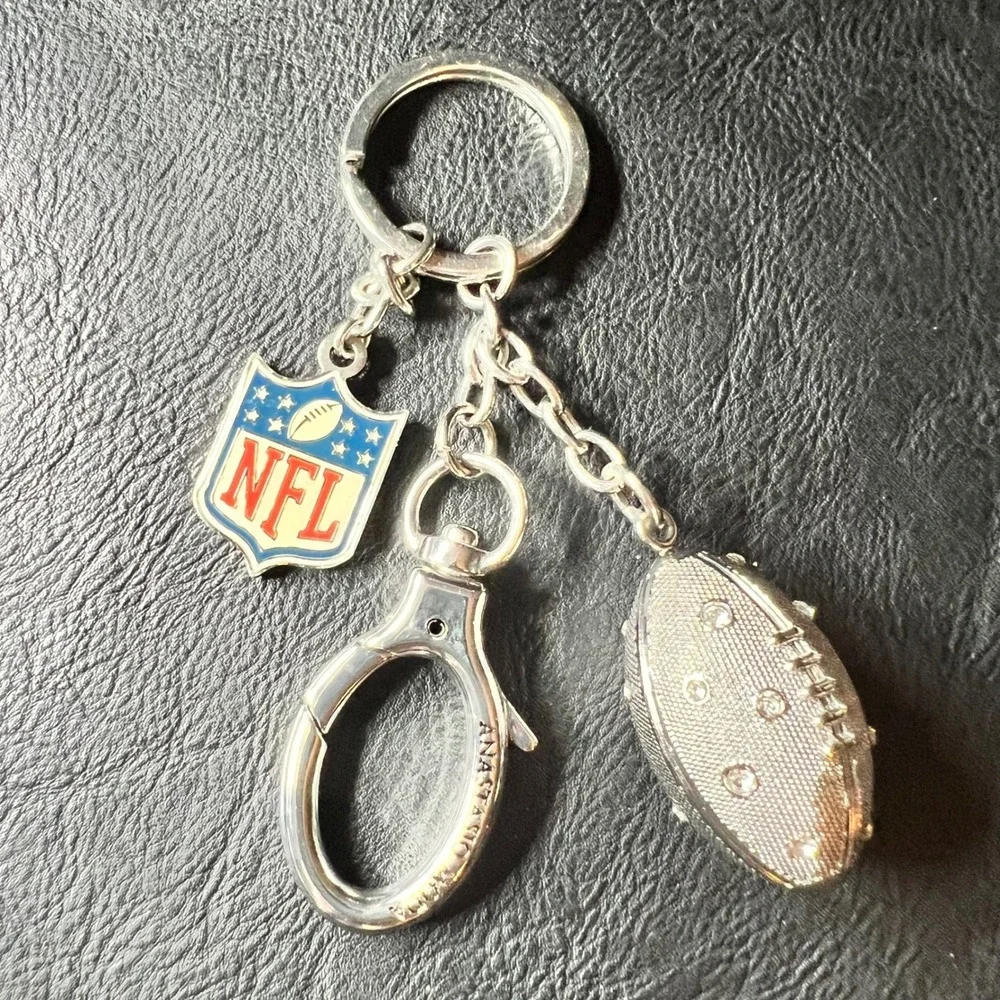 NFL Anastasia Mode Rhinestone Football Handbag Charm Keychain Silver Tone Sporty